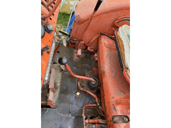 장궤형 트랙터 Belarus T40 : 사진 3