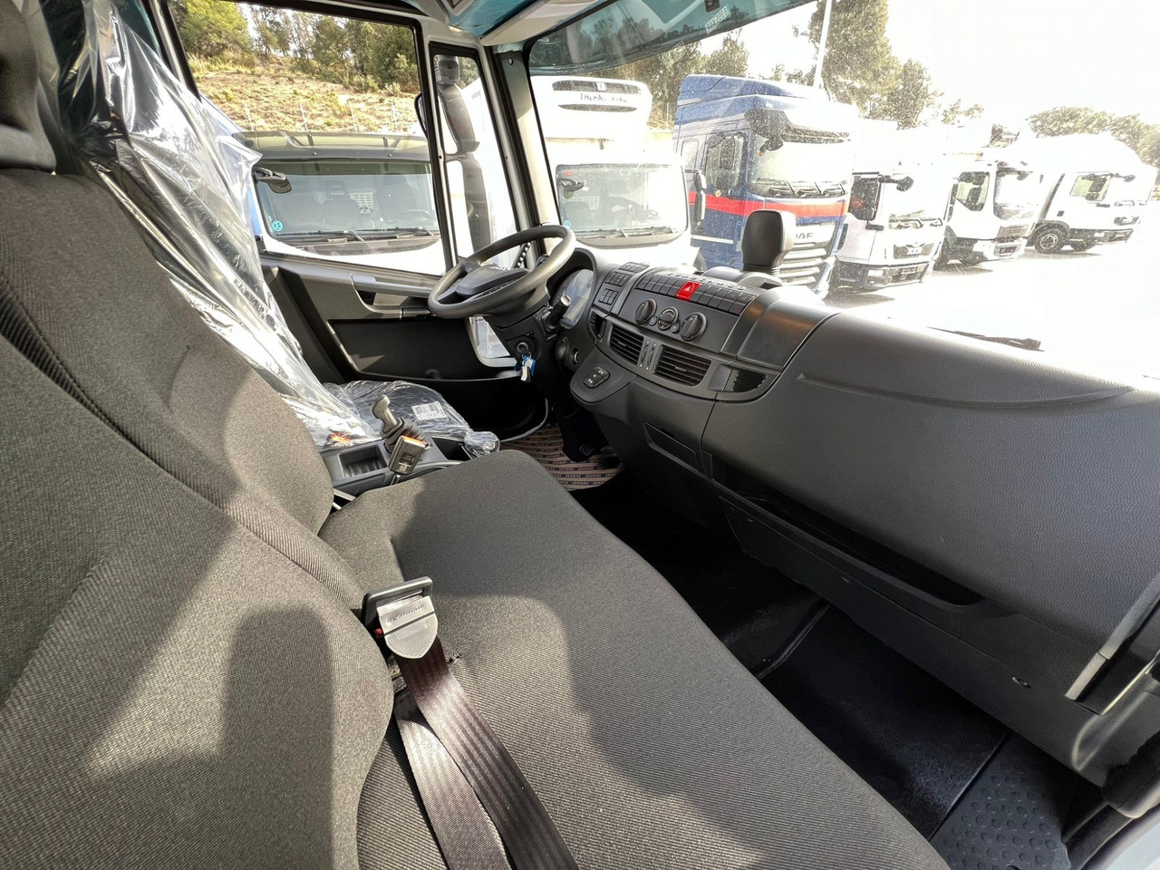 캡 새시 트럭 IVECO ML 180EL32 P Eurocargo E6 (Chassis cabina) : 사진 7