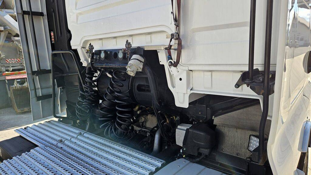 리스 MAN TGX 18.440 4X2 tractor unit - retarder  MAN TGX 18.440 4X2 tractor unit - retarder : 사진 3