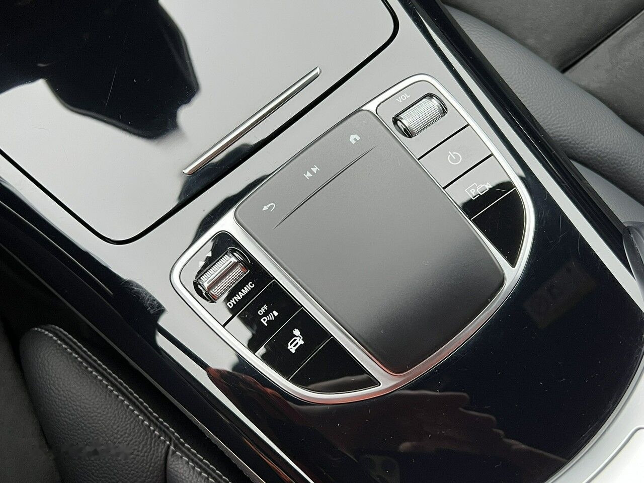 차량 Mercedes-Benz EQC : 사진 37