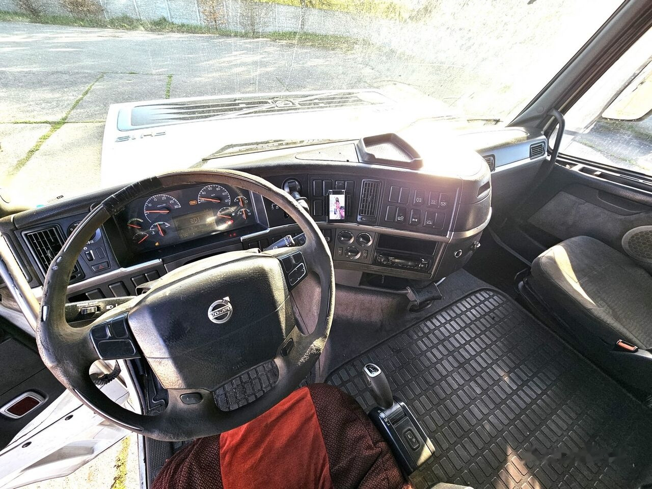 캡 새시 트럭 Volvo FH 420 6x2 : 사진 23