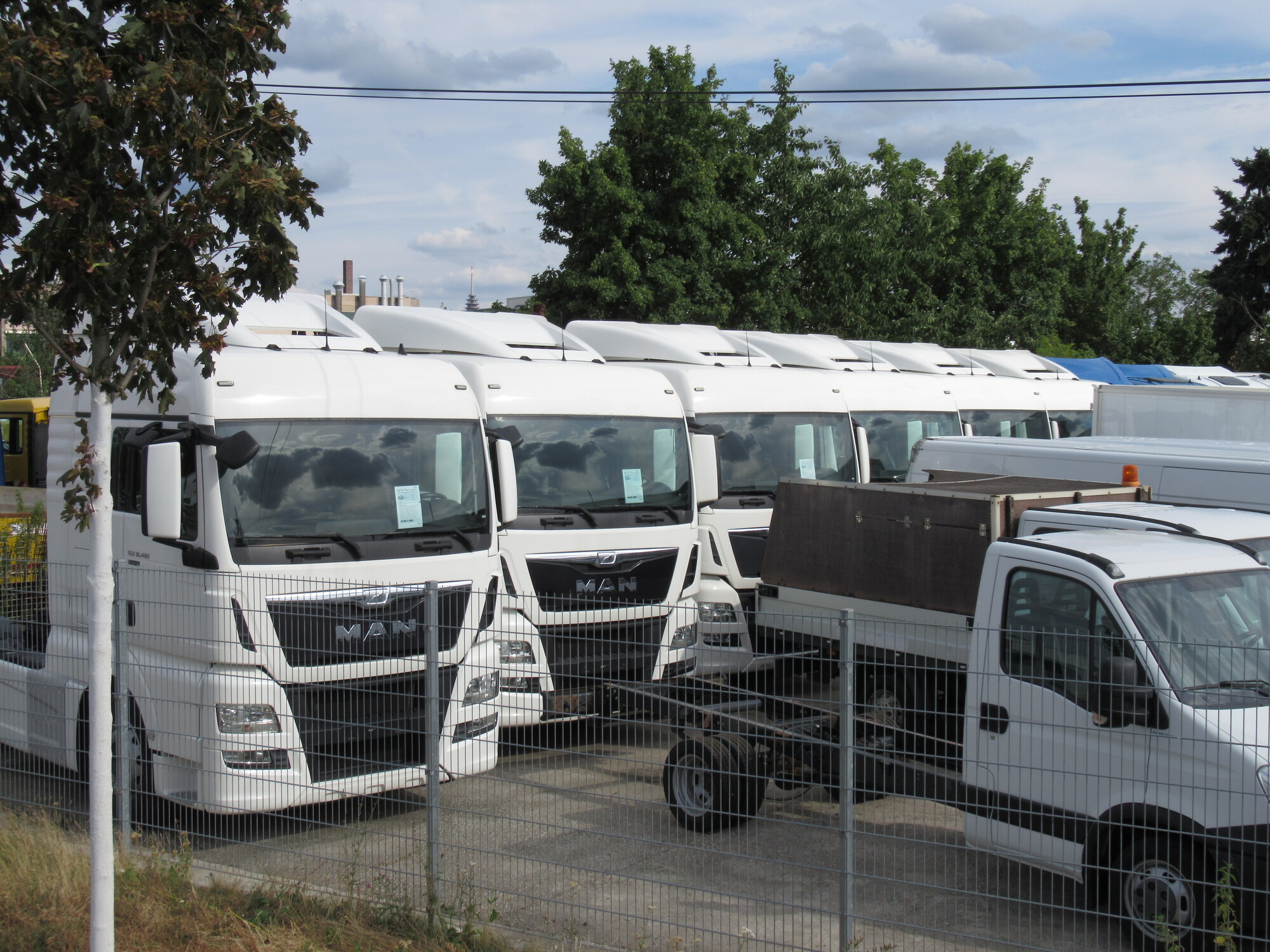 AutoStratis - 밴 - 4x4, 유로 6, 테일 리프트 undefined : 사진 1