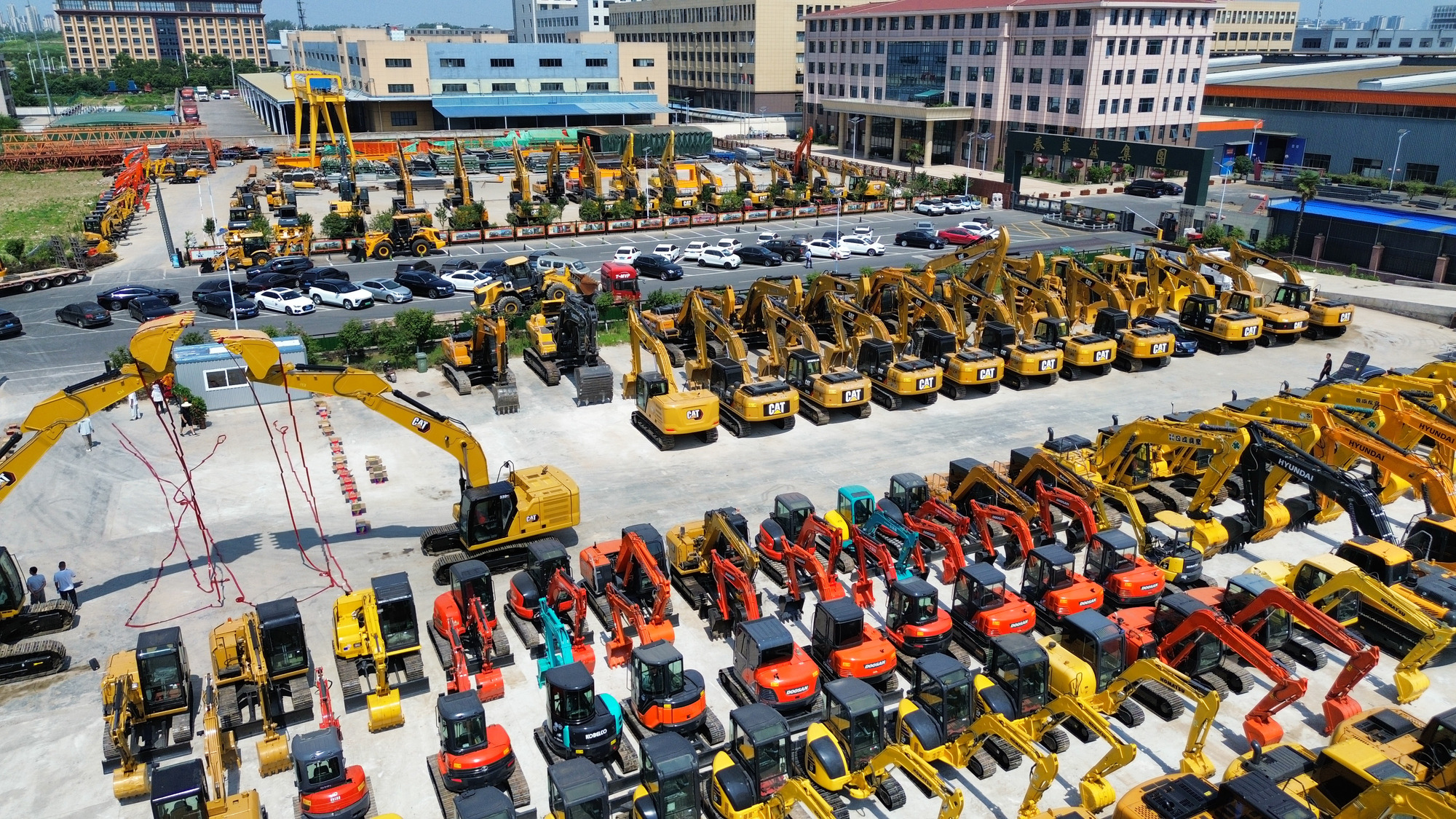 Toaks International Trading Company - 트럭 - 8x4, 유로 3, 에어컨 undefined : 사진 2