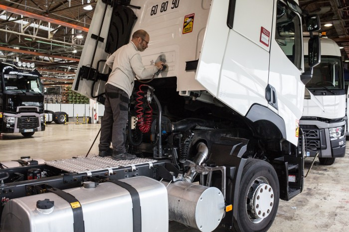 Renault Trucks France - 트럭 RENAULT - 년: 2015 undefined : 사진 10