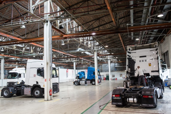 Renault Trucks France - 트럭 RENAULT - 년: 2015 undefined : 사진 8