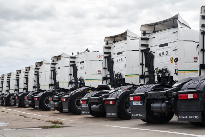 Renault Trucks France - 트럭 RENAULT - 년: 2015 undefined : 사진 3