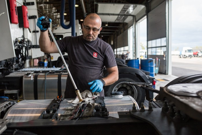 Renault Trucks France - 트럭 RENAULT - 년: 2015 undefined : 사진 4