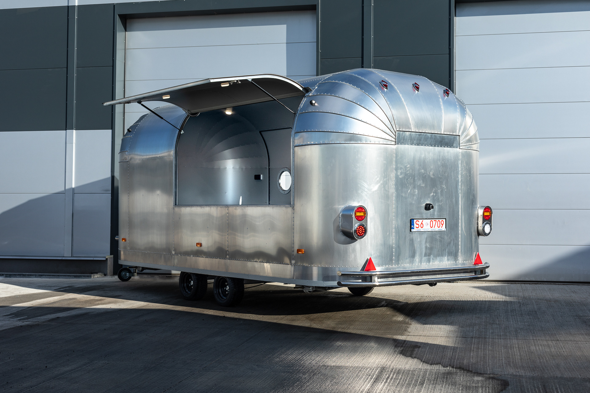 IDEX Denys Kharlamov - 트레일러 - 년: 2025 undefined : 사진 44