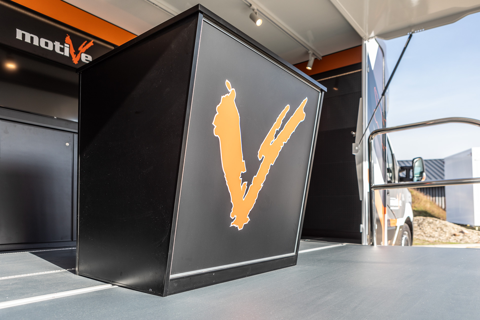 IDEX Denys Kharlamov - 트레일러 - 년: 2025 undefined : 사진 30