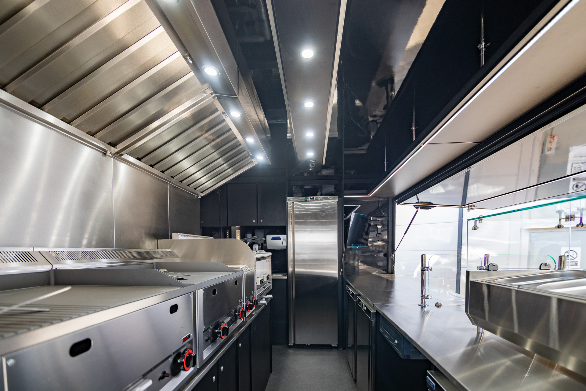 IDEX Denys Kharlamov - 트레일러 - 년: 2025 undefined : 사진 49