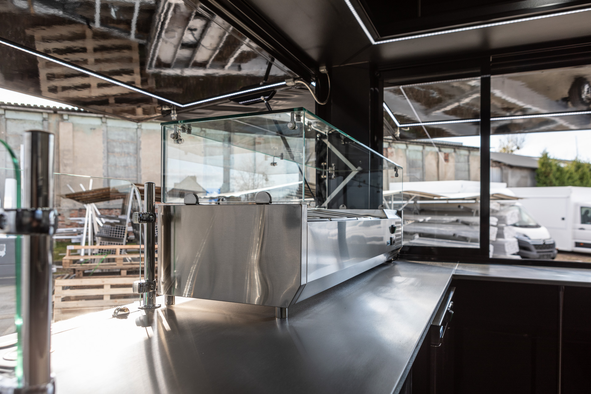 IDEX Denys Kharlamov - 트레일러 - 년: 2025 undefined : 사진 50