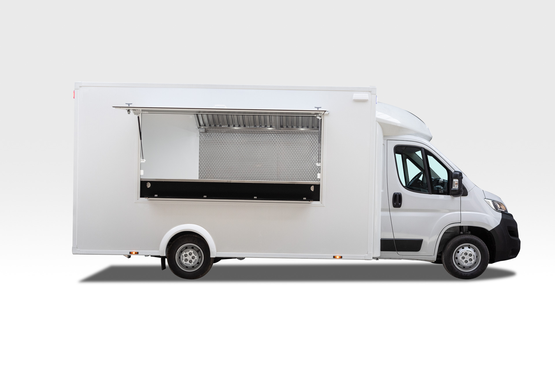 IDEX Denys Kharlamov - 트레일러 - 년: 2025 undefined : 사진 24