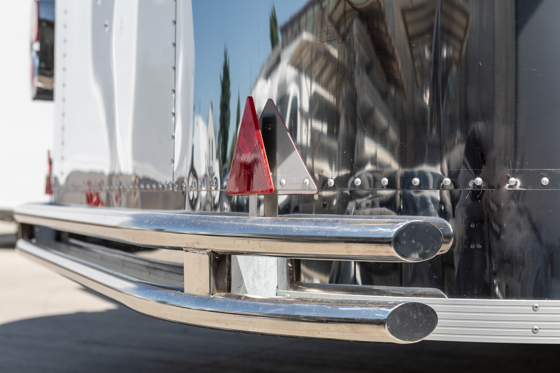 IDEX Denys Kharlamov - 트레일러 - 년: 2025 undefined : 사진 15