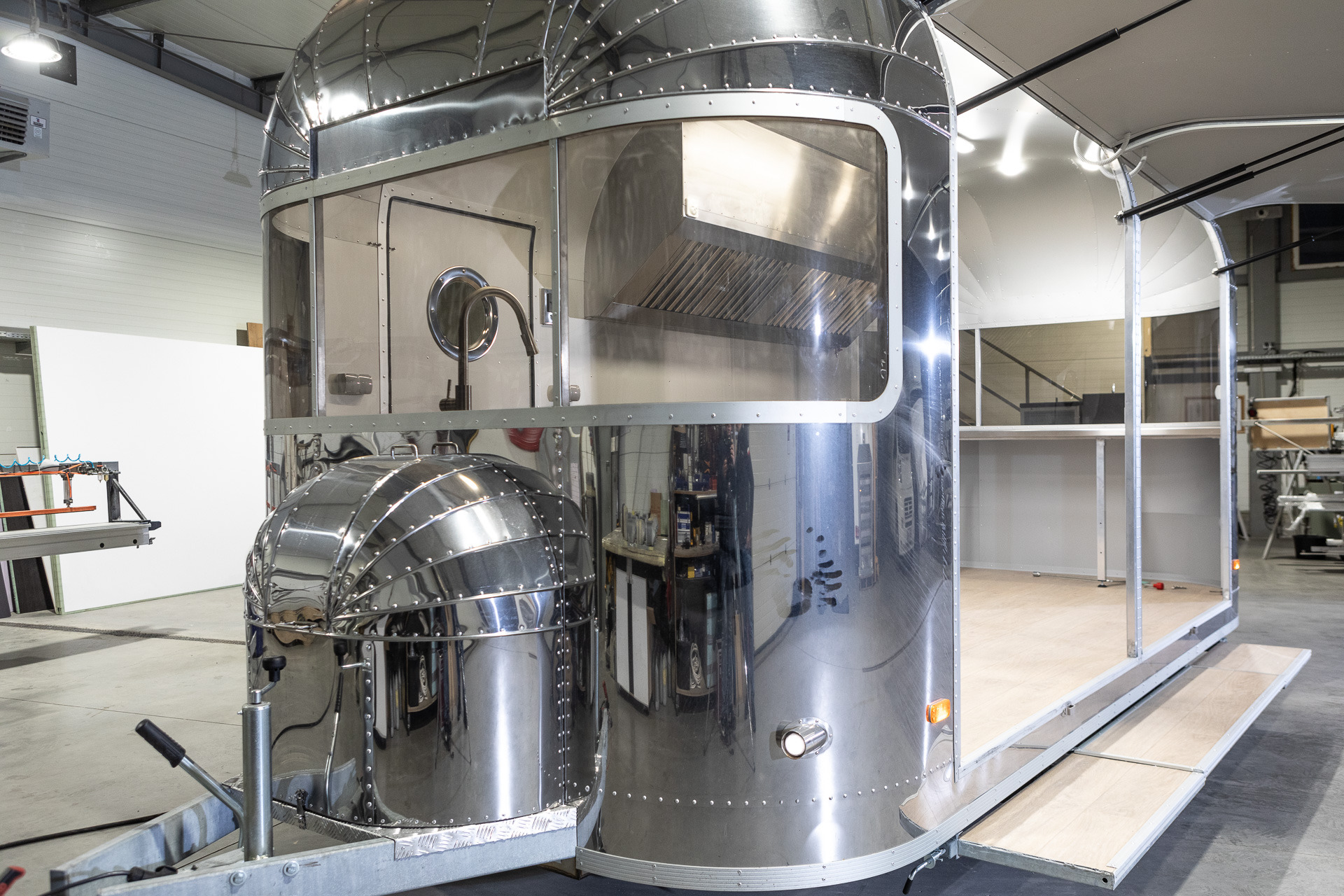 IDEX Denys Kharlamov - 트레일러 - 년: 2025 undefined : 사진 12