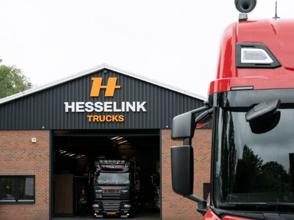 Hesselink Trucks B.V. - 세미 트레일러 - 년: 2014 undefined : 사진 1