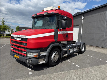 트랙터 유닛 SCANIA T124