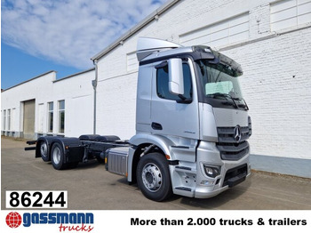 캡 새시 트럭 MERCEDES-BENZ Actros 2553