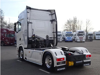 트랙터 유닛 Scania 590S V8 NGS Highline 4x2 - New - Retarder - Leather - Alloy wheels Led - Navi - NEW! : 사진 5 트랙터 유닛 Scania 590S V8 NGS Highline 4x2 - New - Retarder - Leather - Alloy wheels Led - Navi - NEW! : 사진 5