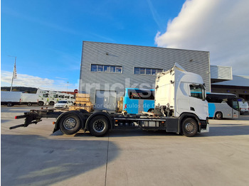 캡 새시 트럭 SCANIA R450.26 ejes 6x2*4 : 사진 3