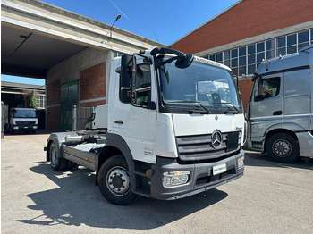 캡 새시 트럭 Mercedes-Benz Atego 13.23 : 사진 3