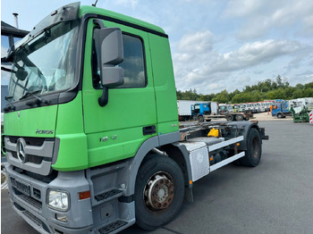 캡 새시 트럭 MERCEDES-BENZ Actros 1832