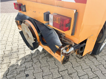 리스  HY 1251 / 4x4 Bokimobil, Winterdienst, Kehr/Saugmaschine KIEFER HY 1251 / 4x4 Bokimobil, Winterdienst HY 1251 / 4x4 Bokimobil, Winterdienst, Kehr/Saugmaschine KIEFER HY 1251 / 4x4 Bokimobil, Winterdienst : 사진 3 리스  HY 1251 / 4x4 Bokimobil, Winterdienst, Kehr/Saugmaschine KIEFER HY 1251 / 4x4 Bokimobil, Winterdienst HY 1251 / 4x4 Bokimobil, Winterdienst, Kehr/Saugmaschine KIEFER HY 1251 / 4x4 Bokimobil, Winterdienst : 사진 3