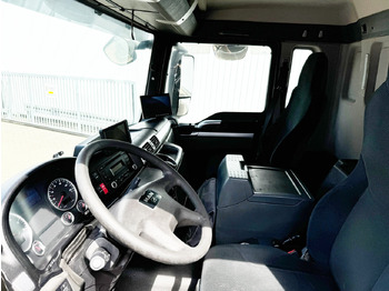 Interior photo 1: 박스 트럭 MAN TGS 26.360 6X2-4 BL TGS 26.360 6X2-4 BL, Lift-/Lenkachse, Stapleraufnahme