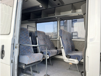 소형 버스, 승합차 Mercedes-Benz 711 D-KA 4x2 711 D-KA 4x2, Standklima, 11-Sitze, 2 x on stock : 사진 4 소형 버스, 승합차 Mercedes-Benz 711 D-KA 4x2 711 D-KA 4x2, Standklima, 11-Sitze, 2 x on stock : 사진 4
