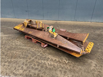 테일 리프트 CATERPILLAR