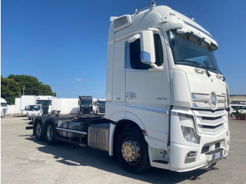 캡 새시 트럭 MERCEDES-BENZ Actros 2545