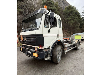 후크 리프트 트럭 MERCEDES-BENZ SK 1831