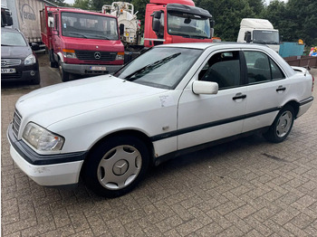 세단 MERCEDES-BENZ