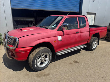 차량 MITSUBISHI L200