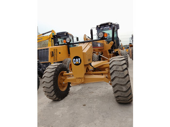 그레이더 CATERPILLAR 140H