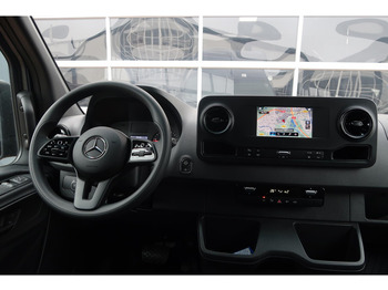 Interior photo 2: 리스 Mercedes-Benz Sprinter 519 CDI L2H2 4X4 AUT/ 2X DEUR/ 3,5T/ MBUX/ CAMERA/ ETC. Mercedes-Benz Sprinter 519 CDI L2H2 4X4 AUT/ 2X DEUR/ 3,5T/ MBUX/ CAMERA/ ETC.