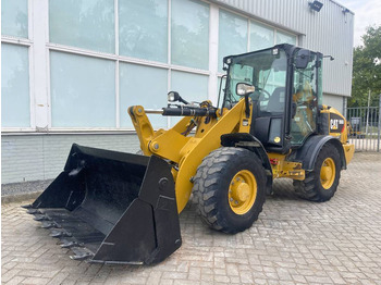 휠 로더 CATERPILLAR 906M
