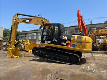 크롤러 굴삭기 CATERPILLAR 320D2