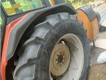 장궤형 트랙터 Massey Ferguson 383 : 사진 4 장궤형 트랙터 Massey Ferguson 383 : 사진 4