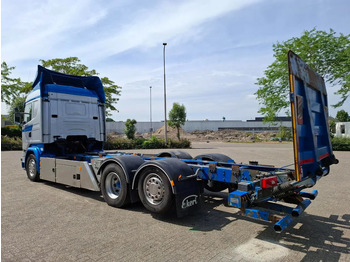 캡 새시 트럭 Scania R580 V8 / RETARDER / LIFT+LENKACHSE / FULL-AIR / PLATFORM 2000 KG / NAVI / LEATHER / AIRCO / AUTOMATIC / EURO-6 / 2014 : 사진 3