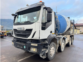 콘크리트 믹서 트럭 IVECO Trakker