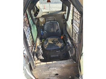 스키드 스티어 로더 BOBCAT S220 : 사진 5