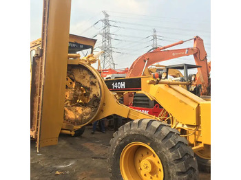 그레이더 CATERPILLAR 140H