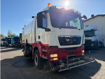 거리 청소 차량 MAN TGS 18.440