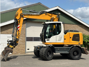 휠 굴삭기 LIEBHERR A 914