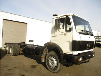 캡 새시 트럭 Mercedes-Benz 2233 , V8, Bi Turbo , ZF Manual , 6x2 : 사진 4