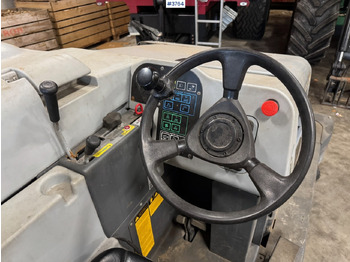 산업용 스위퍼 2012 Nilfisk CR 1200 broom and sweeper : 사진 4