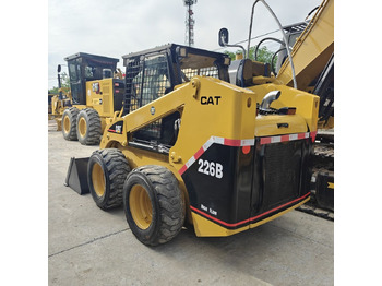 스키드 스티어 로더 Caterpillar 226B : 사진 3 스키드 스티어 로더 Caterpillar 226B : 사진 3
