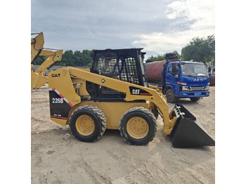 스키드 스티어 로더 Caterpillar 226B : 사진 4 스키드 스티어 로더 Caterpillar 226B : 사진 4