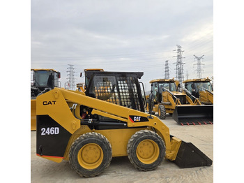 스키드 스티어 로더 Caterpillar 246D : 사진 3 스키드 스티어 로더 Caterpillar 246D : 사진 3