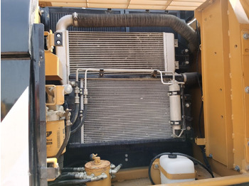 크롤러 굴삭기 CATERPILLAR 320D